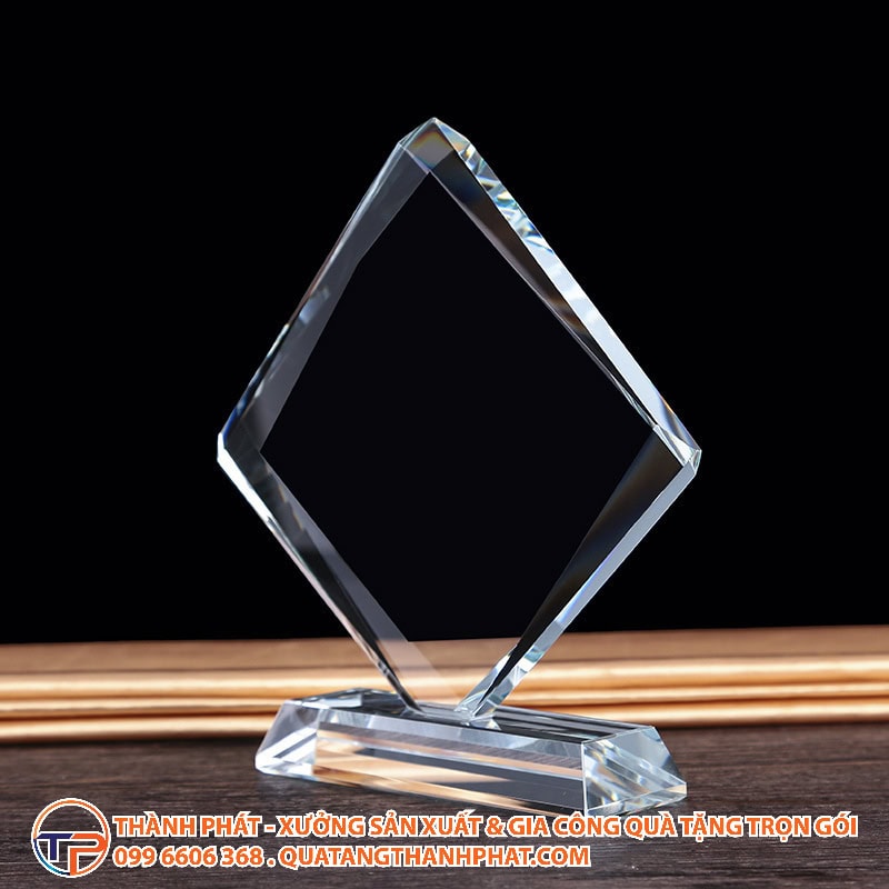 Cup vinh danh hinh tram trao thuong