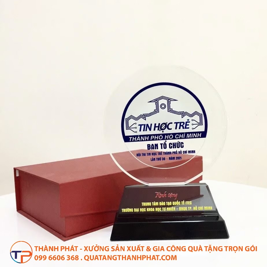 Cup pha le vinh danh hinh mat trang tron sang trong