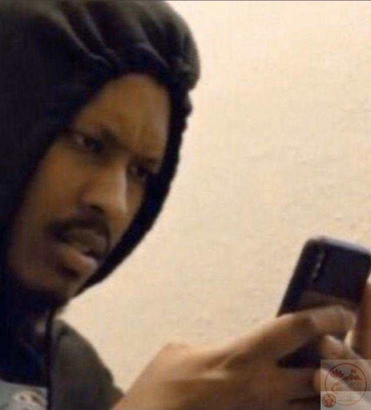 Ánh mắt ấy chứa đựng sự hoài nghi sâu sắc khiến người ta bật cười