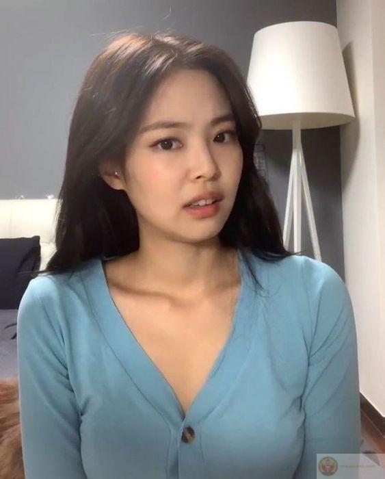 Một chiếc meme hoang mang thường được dùng để phản ứng trước tình huống khó lường