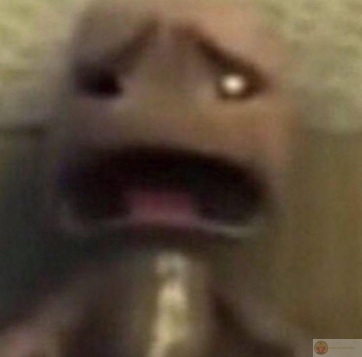 Meme hoang mang hài hước được chia sẻ rầm rộ mỗi khi có drama bất ngờ xuất hiện