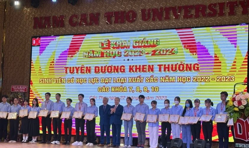 Học bổng dành cho sinh viên Đại học chính quy