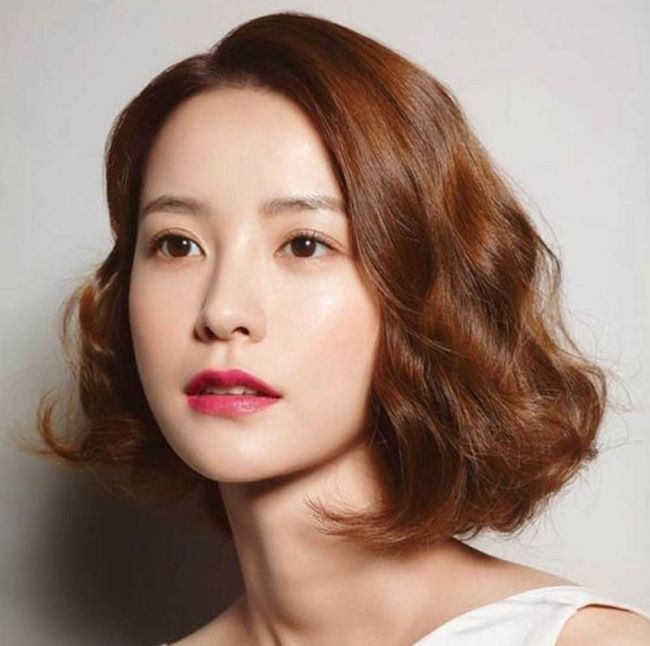 Tóc bob uốn xoăn nhẹ nhàng và nữ tính