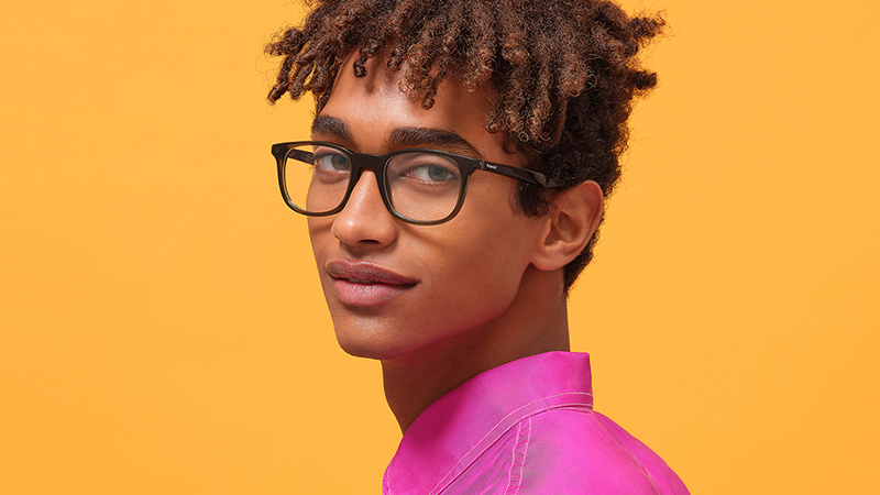 Polaroid đã sản xuất ra tròng kính phân cực