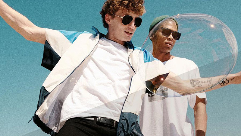 Cool, lively color là dòng kính mắt mèo, tròng kính được nhuộm màu sắc đa dạng