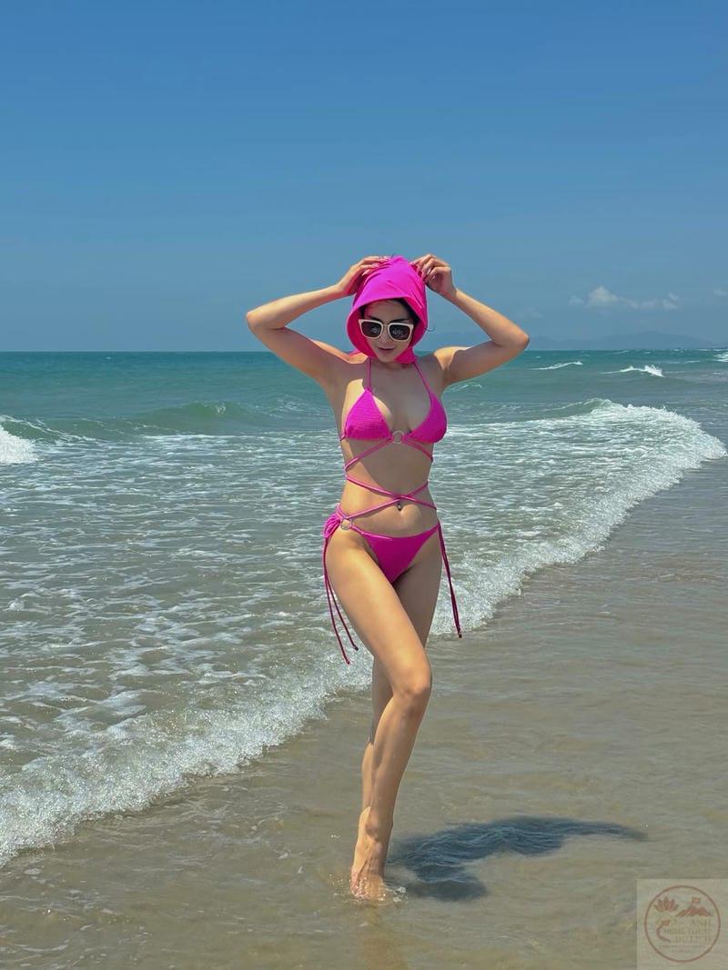 Diệp Lâm Anh bikini 11