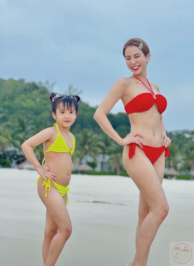 Diệp Lâm Anh bikini 12