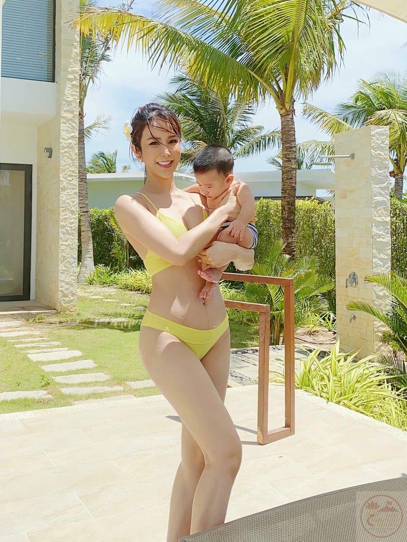 Diệp Lâm Anh bikini 30
