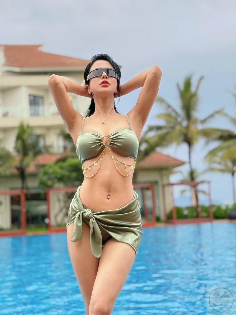 Diệp Lâm Anh bikini 3