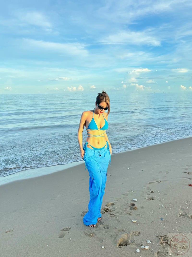 Diệp Lâm Anh bikini 40
