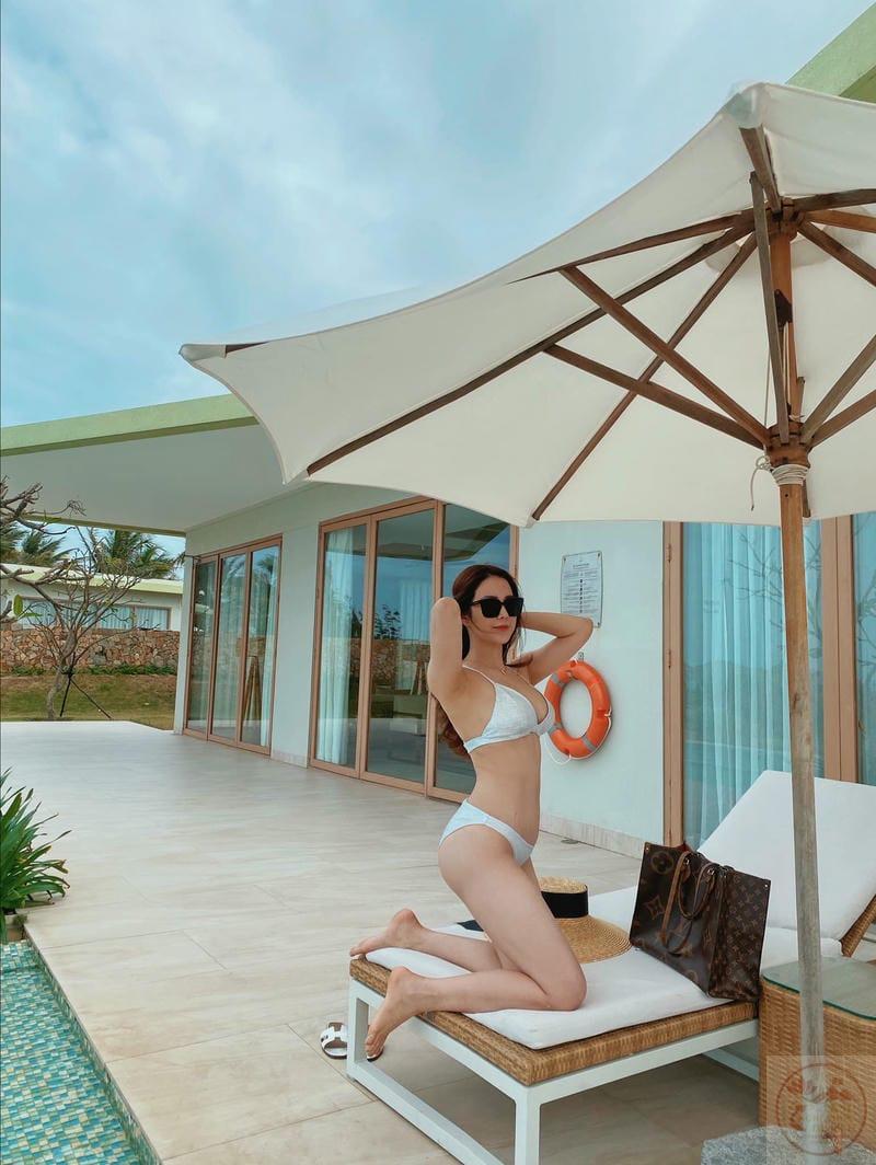 Diệp Lâm Anh bikini 33