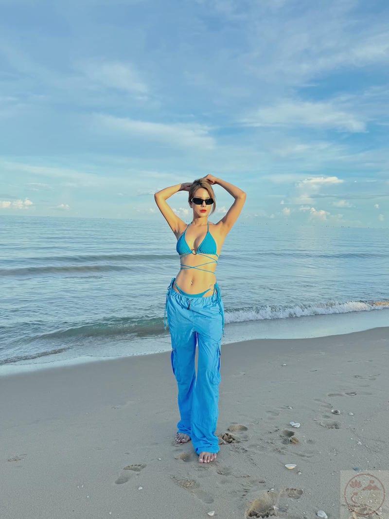 Diệp Lâm Anh bikini 39