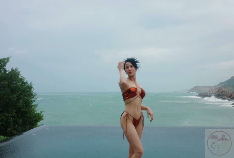 Diệp Lâm Anh bikini 6