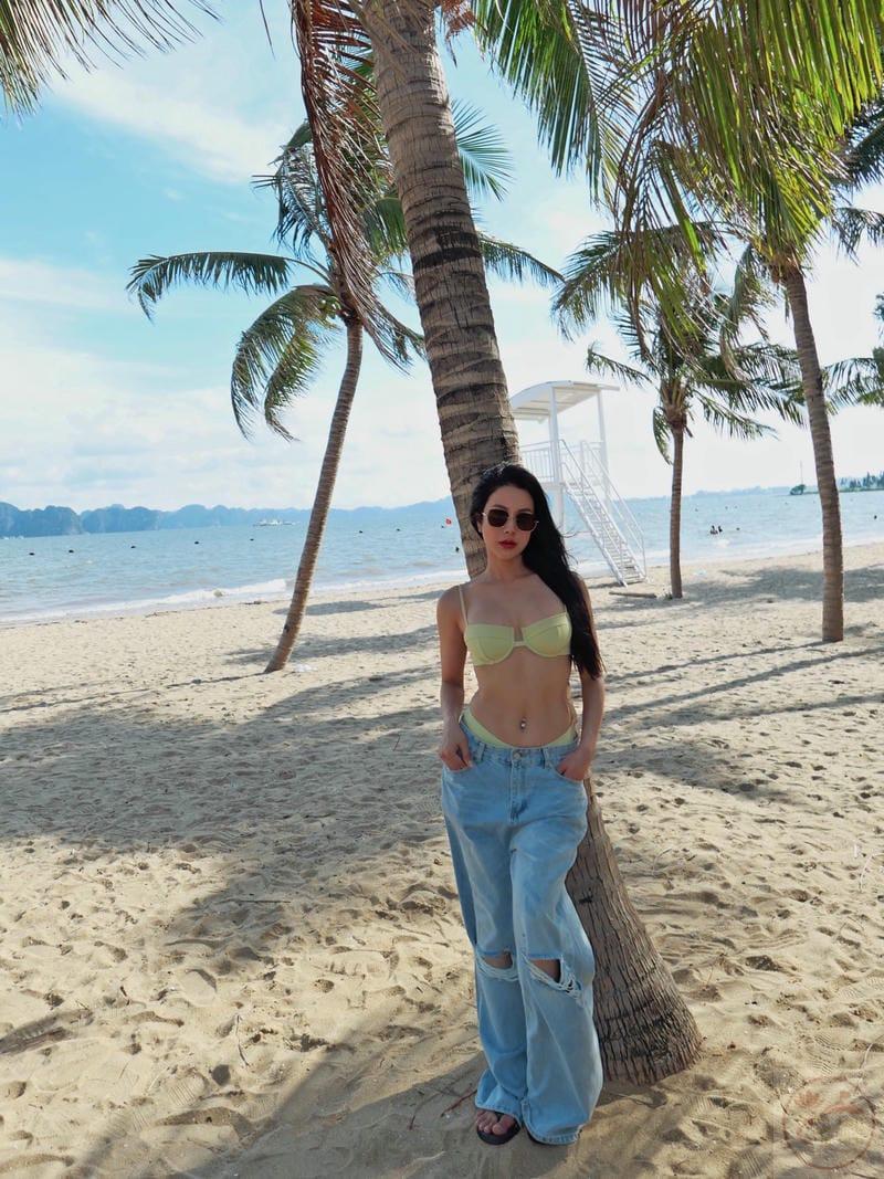 Diệp Lâm Anh bikini 1