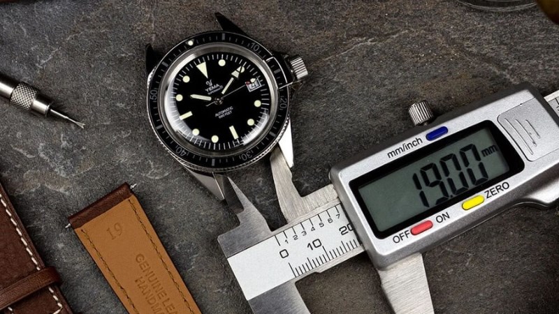 Lugs dùng để chỉ bộ phận kết nối giữa dây và mặt đồng hồ lại với nhau