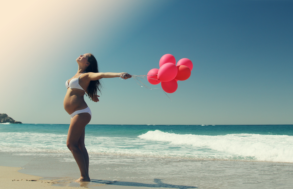 Tâm trạng thoải mái sẽ giúp mẹ bầu tạo dáng tự nhiên hơn