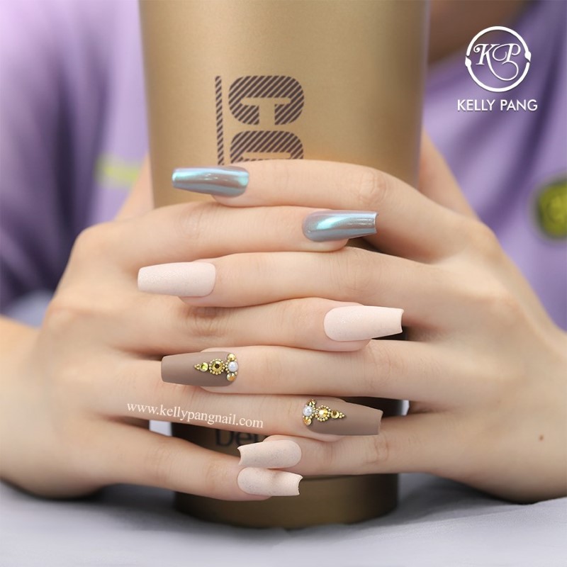 Mẫu nail đẹp hồng nude dịu dàng.