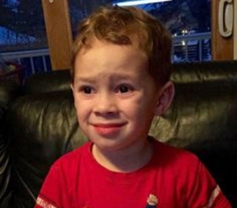 Biểu cảm em bé ngạc nhiên