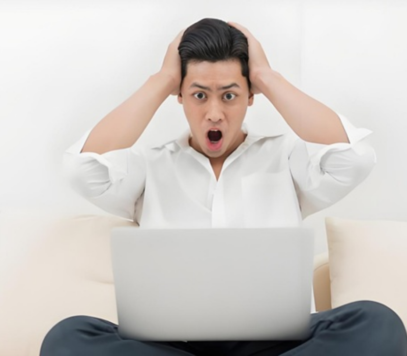 Meme ôm đầu ngạc nhiên