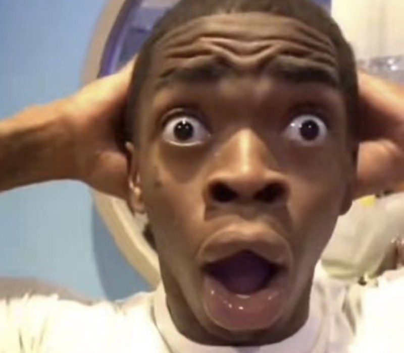 Meme anh da đen ôm đầu