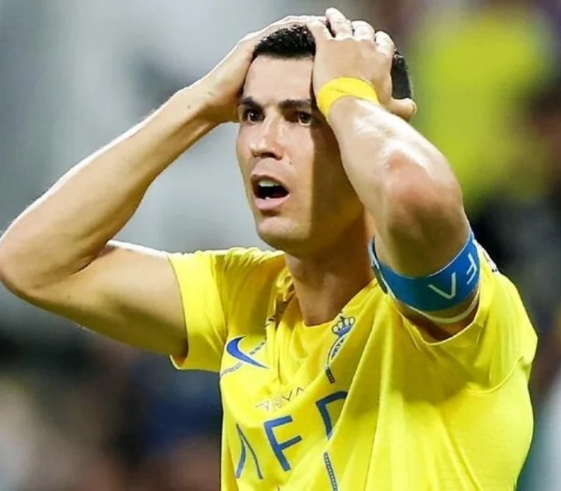 Meme Ronaldo ôm đầu