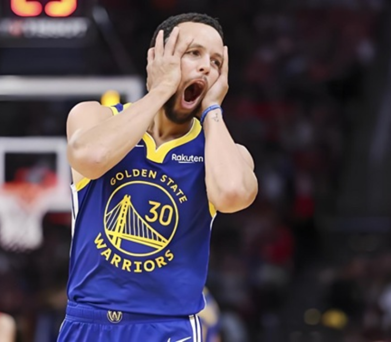 Meme cầu thủ ôm đầu