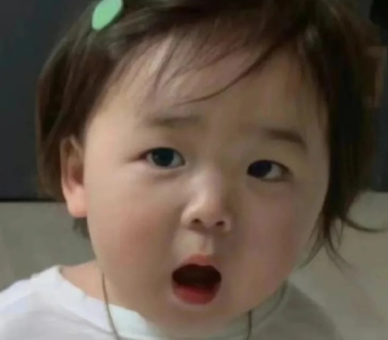 Meme em bé ngạc nhiên