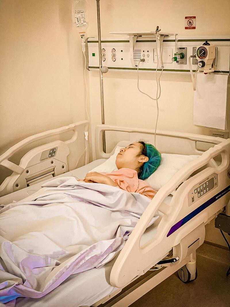 Hình ảnh Mèo Simmy sau khi phãu thuật do leader team Hero chia sẻ