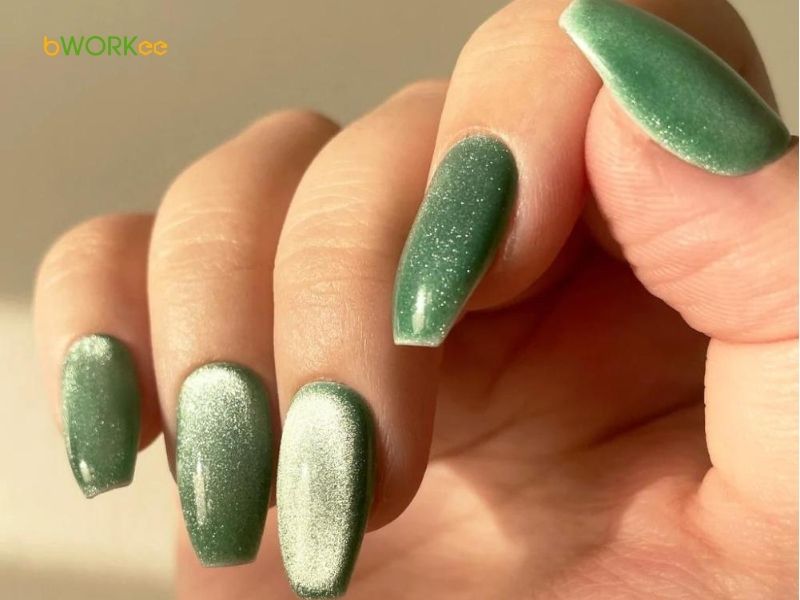 Mẫu nail mắt mèo màu xanh lá / Metallic