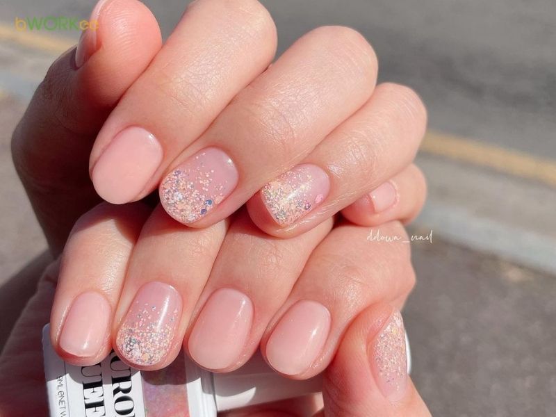 Nail hồng cho cô nàng công sở