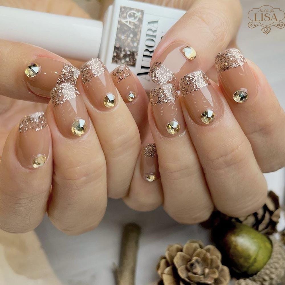 Mẫu nail đính xà cừ màu cam