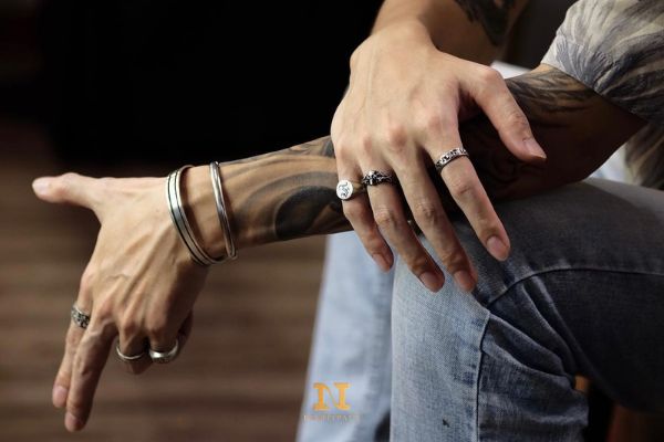 Xu hướng nhẫn bạc nam