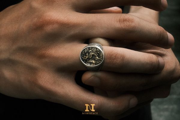 Nhẫn bạc nam đeo ngón tay nào