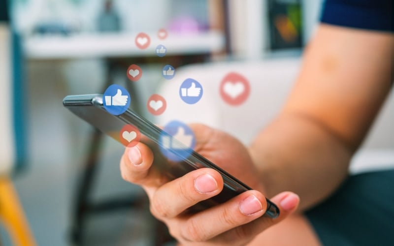 Thường xuyên theo dõi thông tin trên mạng xã hội