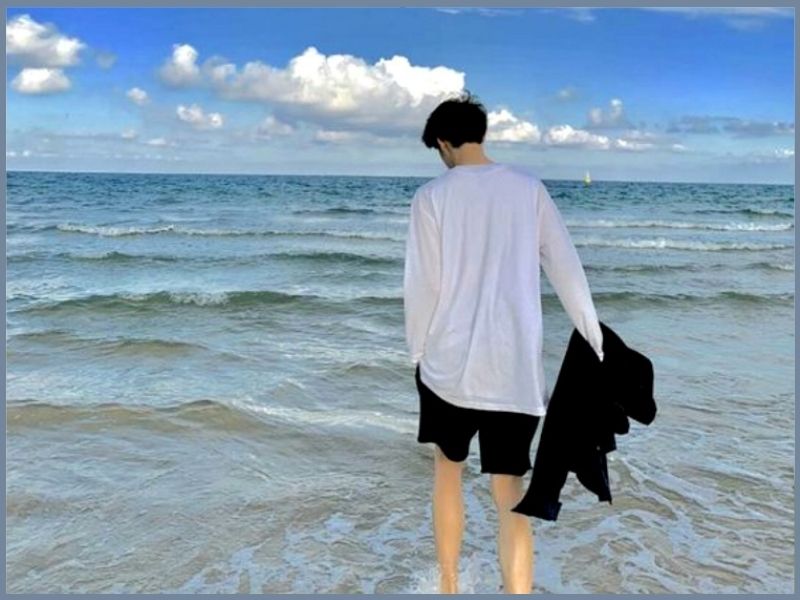 tạo dáng chụp ảnh biển nam