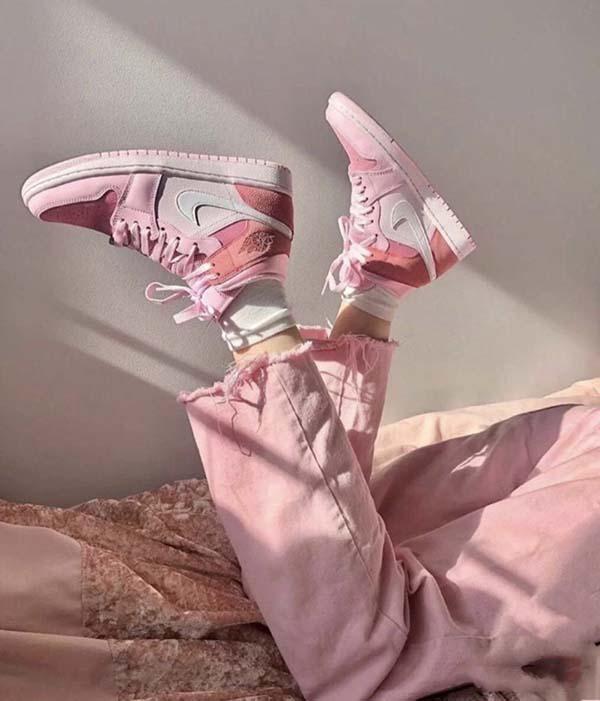 Air Jordan 1 Mid Digital Pink