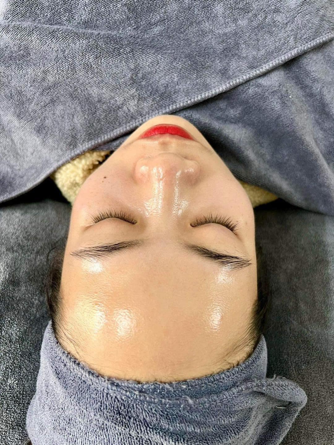 Peel-lam-cang-bong-va-sang-da-ngay-lap-tuc-Gigi-Ester-C-Mandelic-peel-15-Professional-100ml-R-_Peel làm căng bóng và sáng da ngay lập tức Gigi Ester C Mandelic peel 15% Professional 100ml (R) 1.jpg