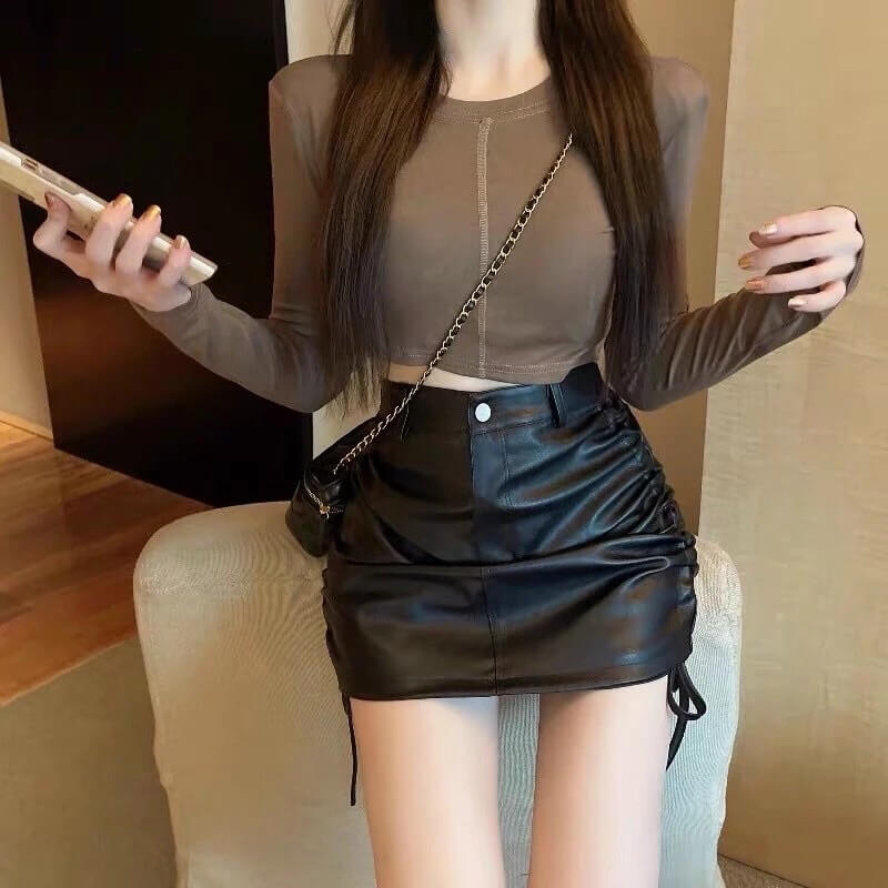 Chân váy da phối với áo gì