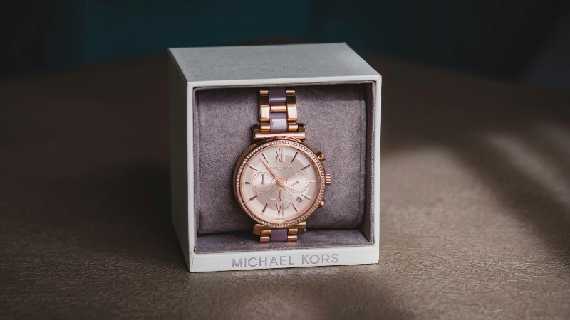 Đồng hồ làm quà tặng sinh nhật thầy cô giáo