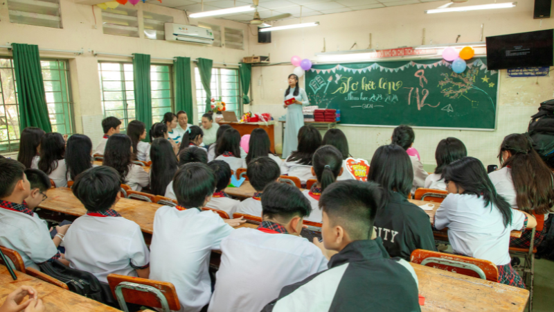 Tại sao nên tặng quà sinh nhật thầy cô giáo?