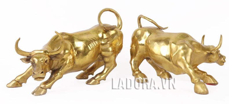 tượng con trâu bằng đồng làm quà tặng tân gia phong thủy