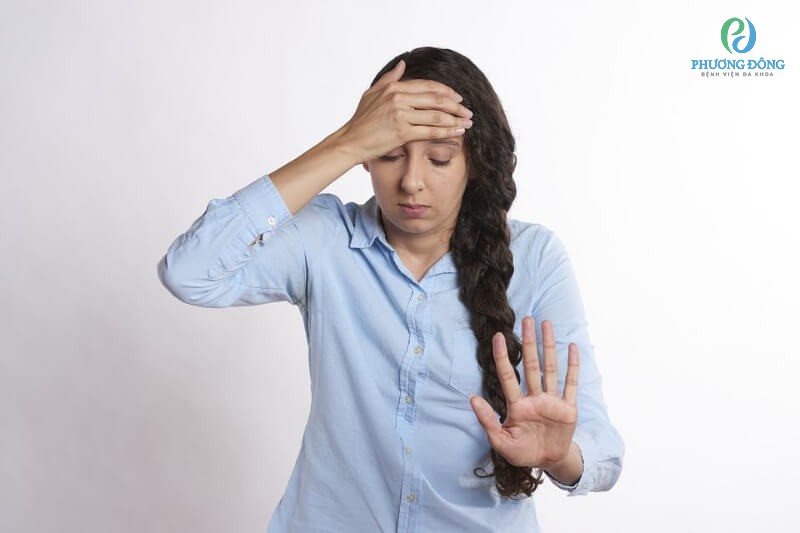 Mất cân bằng nội tiết tố cũng gây nên tình trạng ra dịch màu hồng