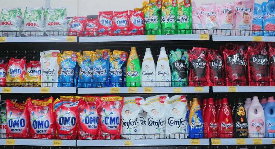 Chọn dùng bột giặt hoặc nước giặt phù hợp