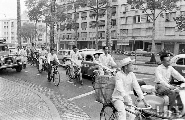 Đồng hồ Seiko cổ mặt vuông – Từ thời Ông Bà anh đến hiện tại