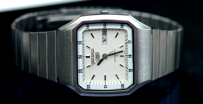 Đồng hồ Seiko mặt vuông