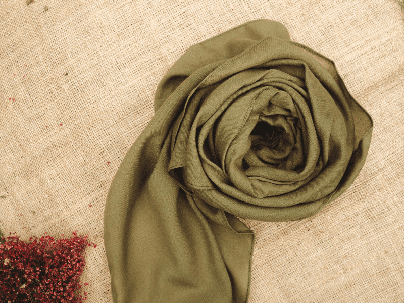 Khăn lụa mềm mại, lựa chọn quà tặng sang trọng cho mẹ