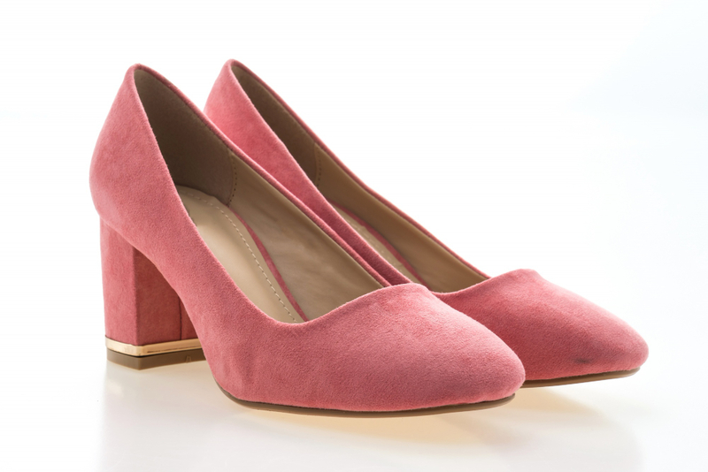 tặng quà sinh nhật cho mẹ đôi giày mềm êm ái.