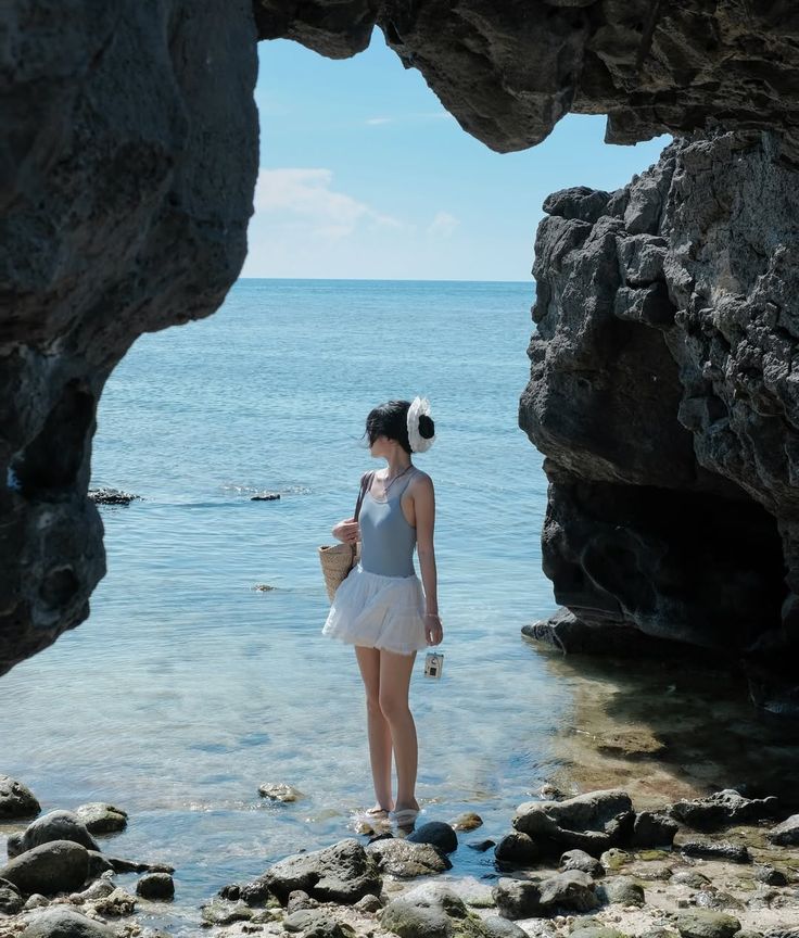 Nhẹ bước trên cát tạo dáng thanh thoát