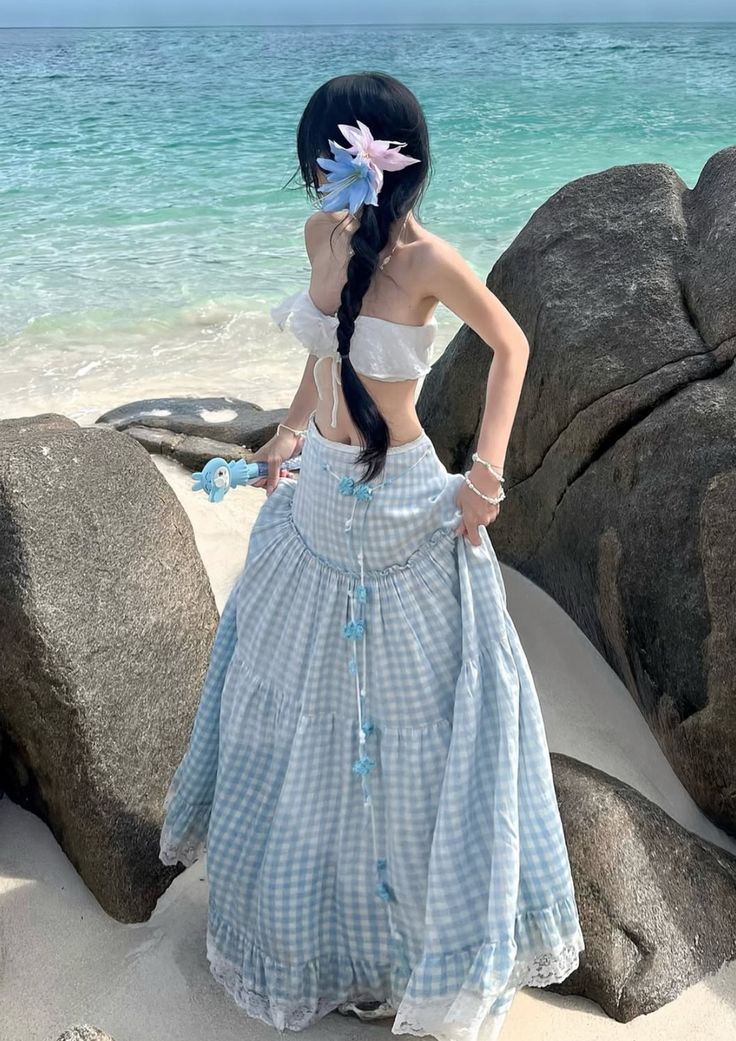 Đón gió biển cùng váy tung trong nắng