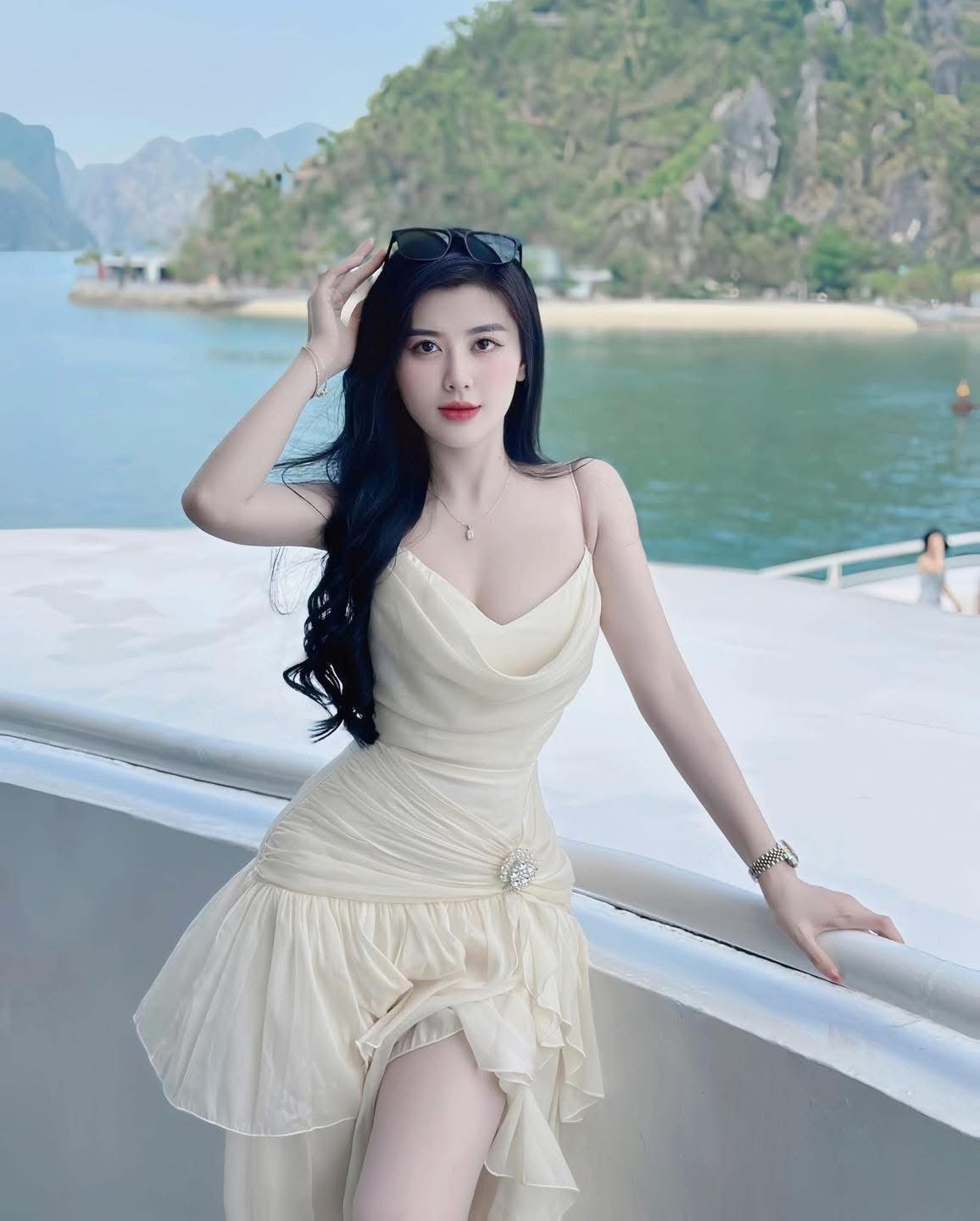 Chân chéo nhẹ tạo dáng váy kiểu Hàn